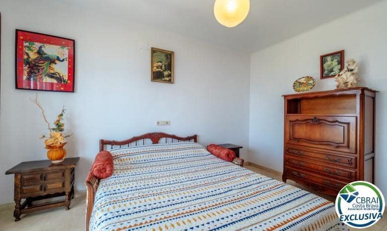 4 quarto Moradia para venda em Llanca com piscina garagem - 575 000 € (Ref: 10094622)