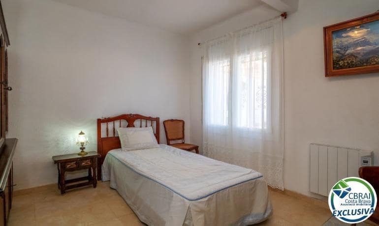 4 quarto Moradia para venda em Llanca com piscina garagem - 575 000 € (Ref: 10094622)