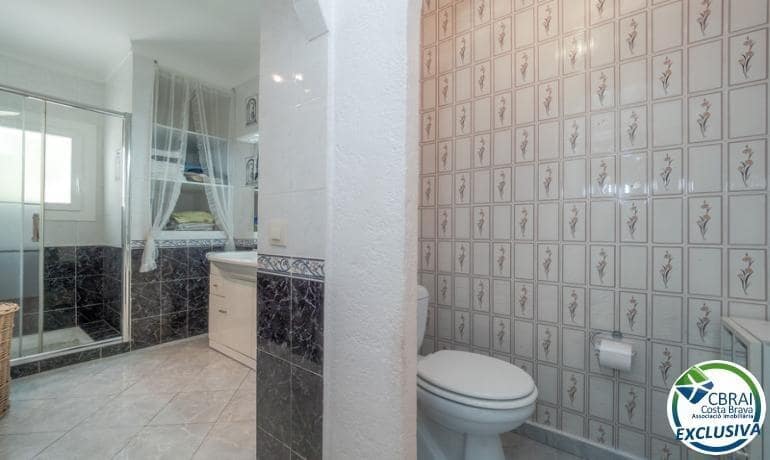 4 quarto Moradia para venda em Llanca com piscina garagem - 575 000 € (Ref: 10094622)