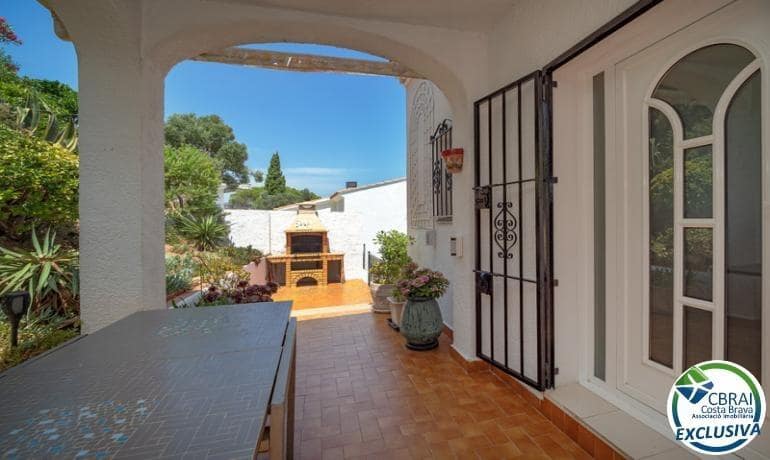 4 quarto Moradia para venda em Llanca com piscina garagem - 575 000 € (Ref: 10094622)