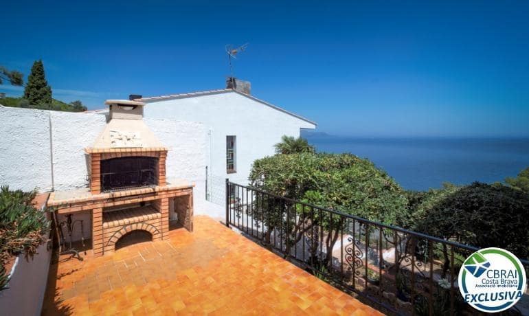 4 quarto Moradia para venda em Llanca com piscina garagem - 575 000 € (Ref: 10094622)