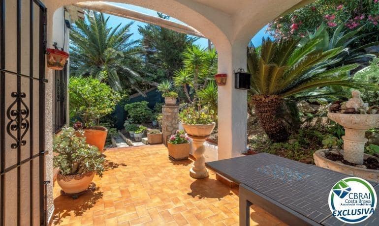 4 quarto Moradia para venda em Llanca com piscina garagem - 575 000 € (Ref: 10094622)