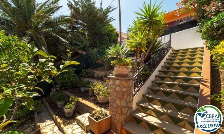 4 quarto Moradia para venda em Llanca com piscina garagem - 575 000 € (Ref: 10094622)