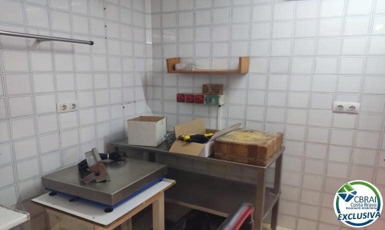 Komercyjne na sprzedaż w Empuriabrava - 144 000 € (Ref: 10100433)