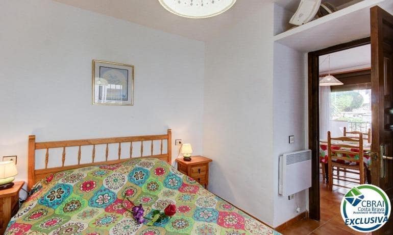 Apartamento de 2 habitaciones en Roses en venta con piscina garaje - 135.000 € (Ref: 10102599)