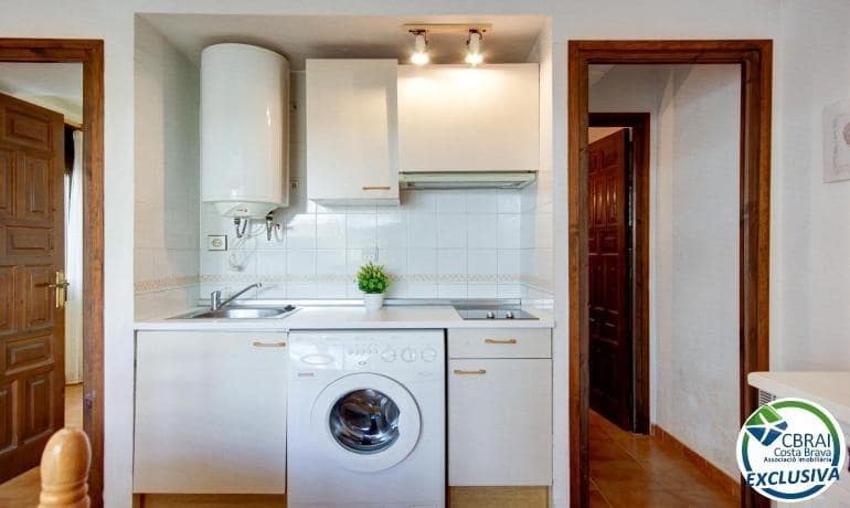 Apartamento de 2 habitaciones en Roses en venta con piscina garaje - 135.000 € (Ref: 10102599)