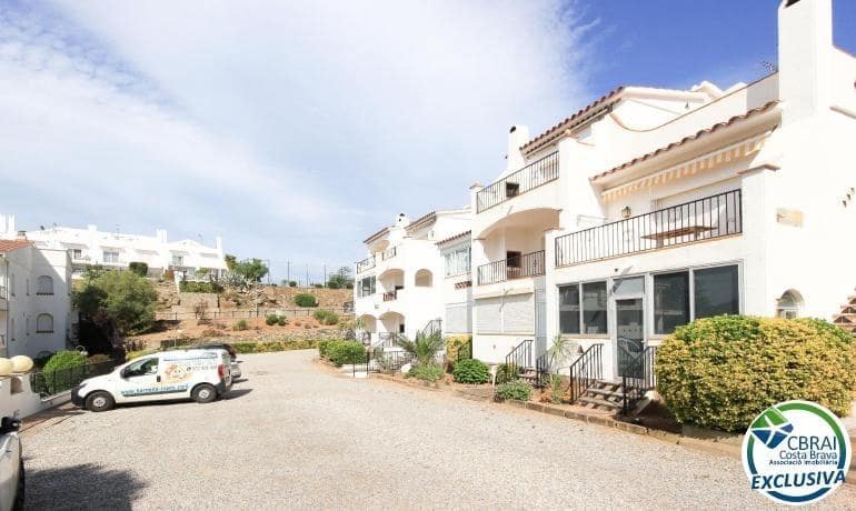 Apartamento de 2 habitaciones en Roses en venta con piscina garaje - 135.000 € (Ref: 10102599)