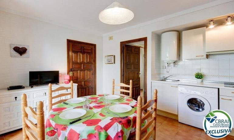 Apartamento de 2 habitaciones en Roses en venta con piscina garaje - 135.000 € (Ref: 10102599)