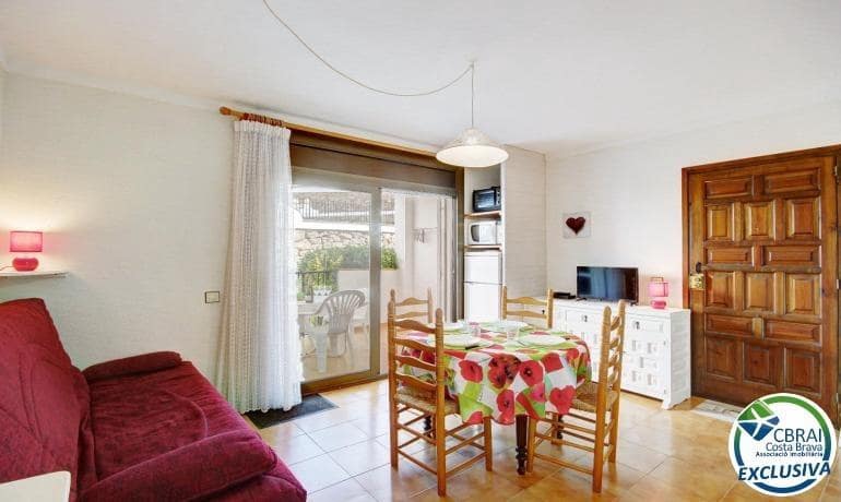 Apartamento de 2 habitaciones en Roses en venta con piscina garaje - 135.000 € (Ref: 10102599)