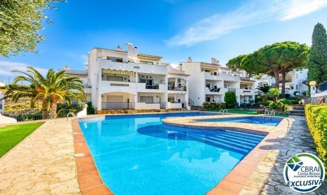 Apartamento de 2 habitaciones en Roses en venta con piscina garaje - 135.000 € (Ref: 10102599)