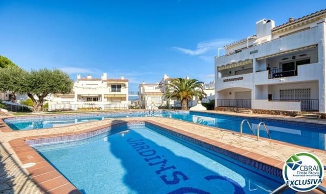 Apartamento de 2 habitaciones en Roses en venta con piscina garaje - 135.000 € (Ref: 10102599)