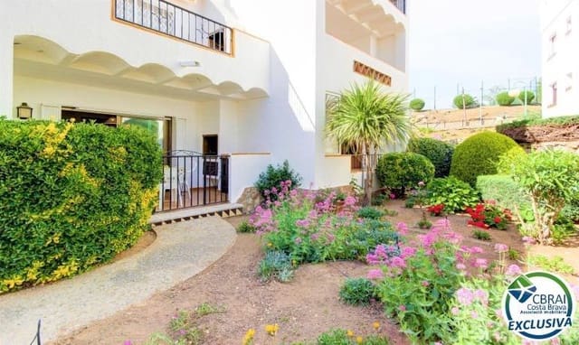 Apartamento de 2 habitaciones en Roses en venta con piscina garaje - 135.000 € (Ref: 10102599)