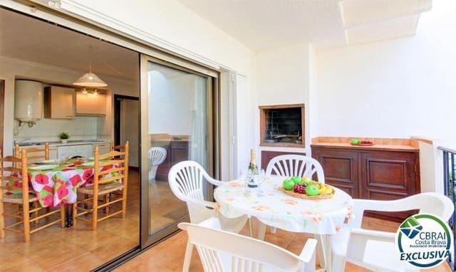 Apartamento de 2 habitaciones en Roses en venta con piscina garaje - 135.000 € (Ref: 10102599)