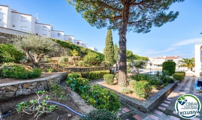 Apartamento de 2 habitaciones en Roses en venta con piscina garaje - 135.000 € (Ref: 10102599)