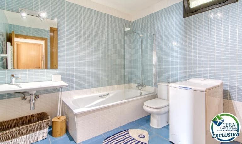 Pareado de 3 habitaciones en Roses en venta con garaje - 655.000 € (Ref: 10102600)