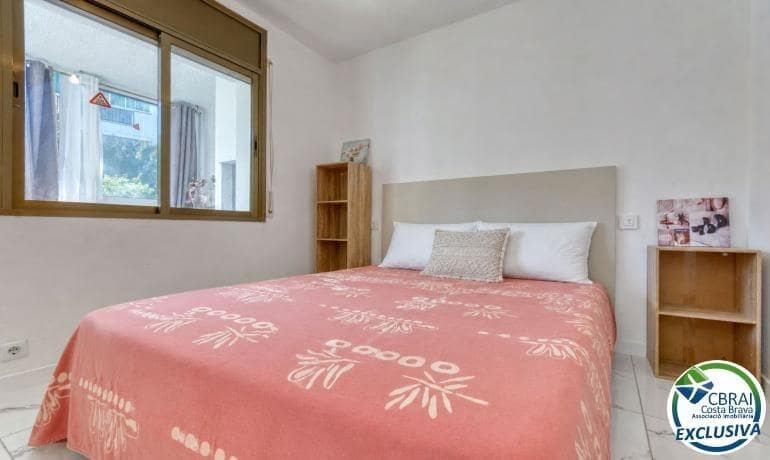 1 slaapkamer Appartement te koop in Roses met zwembad garage - € 139.500 (Ref: 10131972)