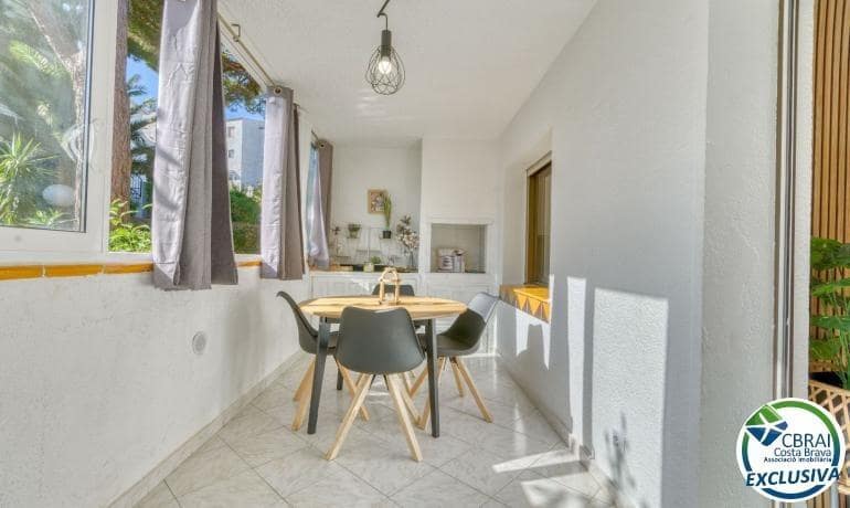 1 slaapkamer Appartement te koop in Roses met zwembad garage - € 139.500 (Ref: 10131972)