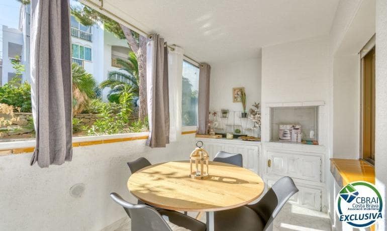 1 slaapkamer Appartement te koop in Roses met zwembad garage - € 139.500 (Ref: 10131972)