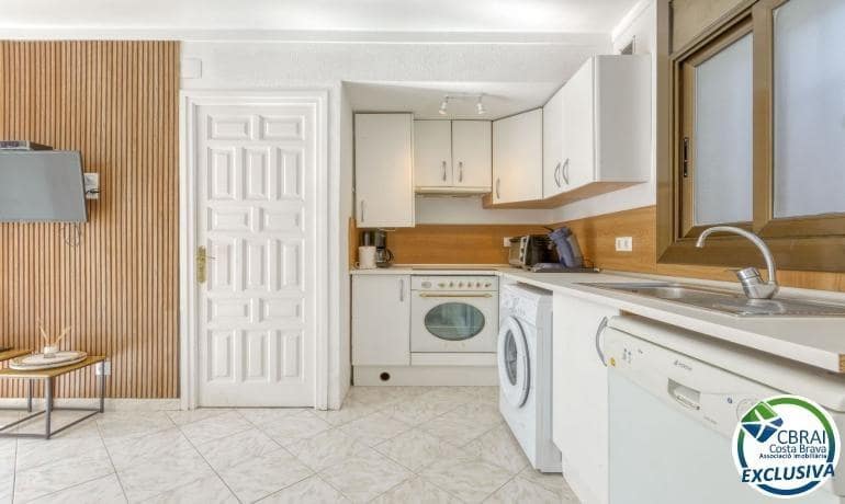 1 slaapkamer Appartement te koop in Roses met zwembad garage - € 139.500 (Ref: 10131972)