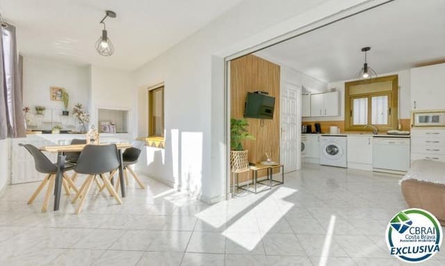 1 slaapkamer Appartement te koop in Roses met zwembad garage - € 139.500 (Ref: 10131972)