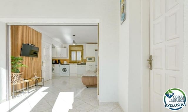 1 slaapkamer Appartement te koop in Roses met zwembad garage - € 139.500 (Ref: 10131972)