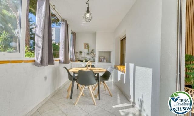 1 slaapkamer Appartement te koop in Roses met zwembad garage - € 139.500 (Ref: 10131972)