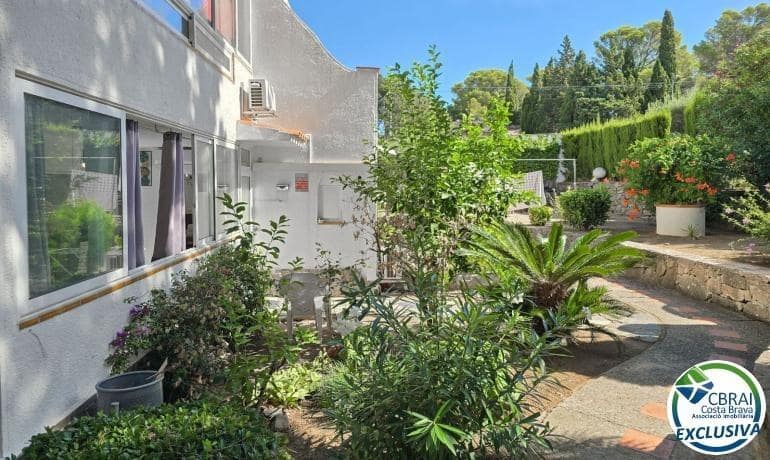 1 slaapkamer Appartement te koop in Roses met zwembad garage - € 139.500 (Ref: 10131972)