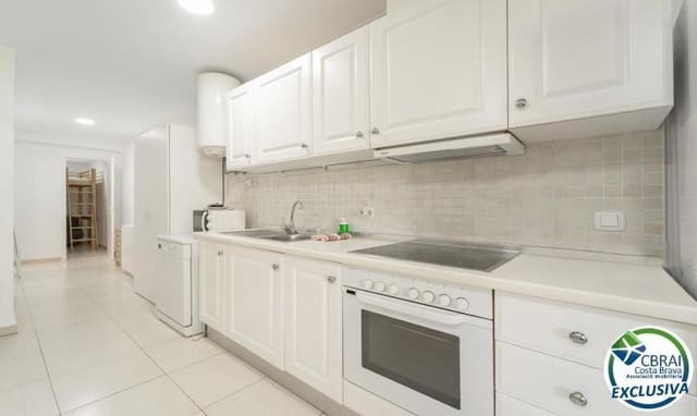 3 sovrum Lägenhet till salu i Santa Margarida, Roses med pool - 169 000 € (Ref: 10131974)