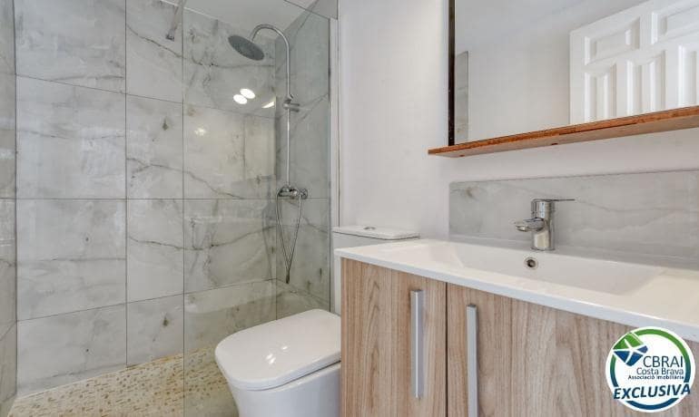 1 slaapkamer Appartement te koop in Roses met zwembad garage - € 139.500 (Ref: 10132764)
