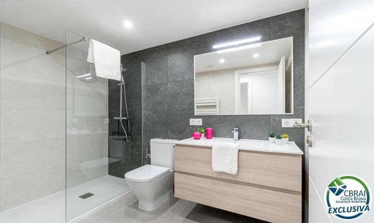 2 slaapkamer Appartement te koop in Empuriabrava met zwembad - € 257.000 (Ref: 10157884)