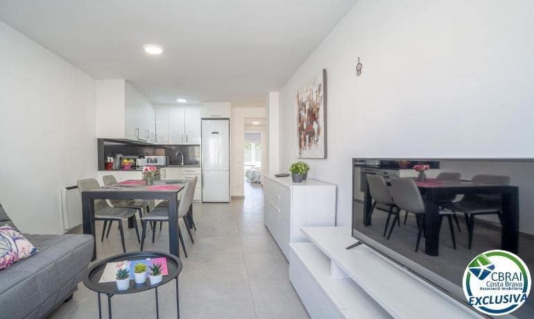 2 slaapkamer Appartement te koop in Empuriabrava met zwembad - € 257.000 (Ref: 10157884)