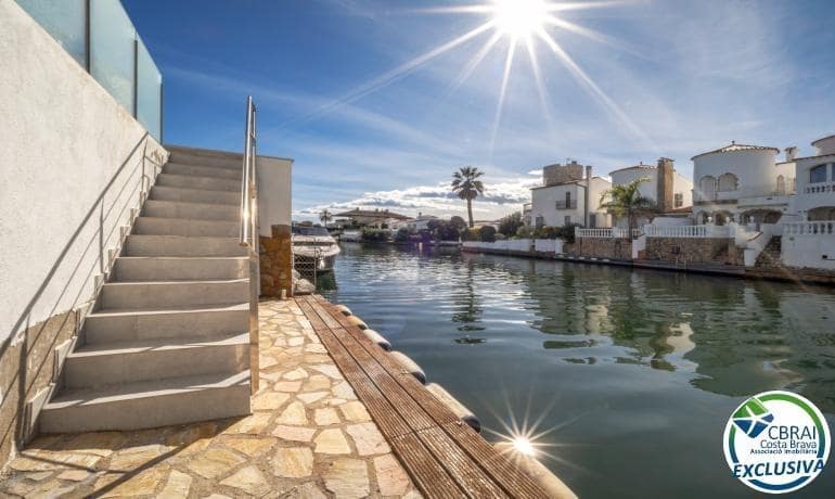3 camera da letto Casa in vendita in Empuriabrava con piscina garage - 460.000 € (Rif: 10159671)