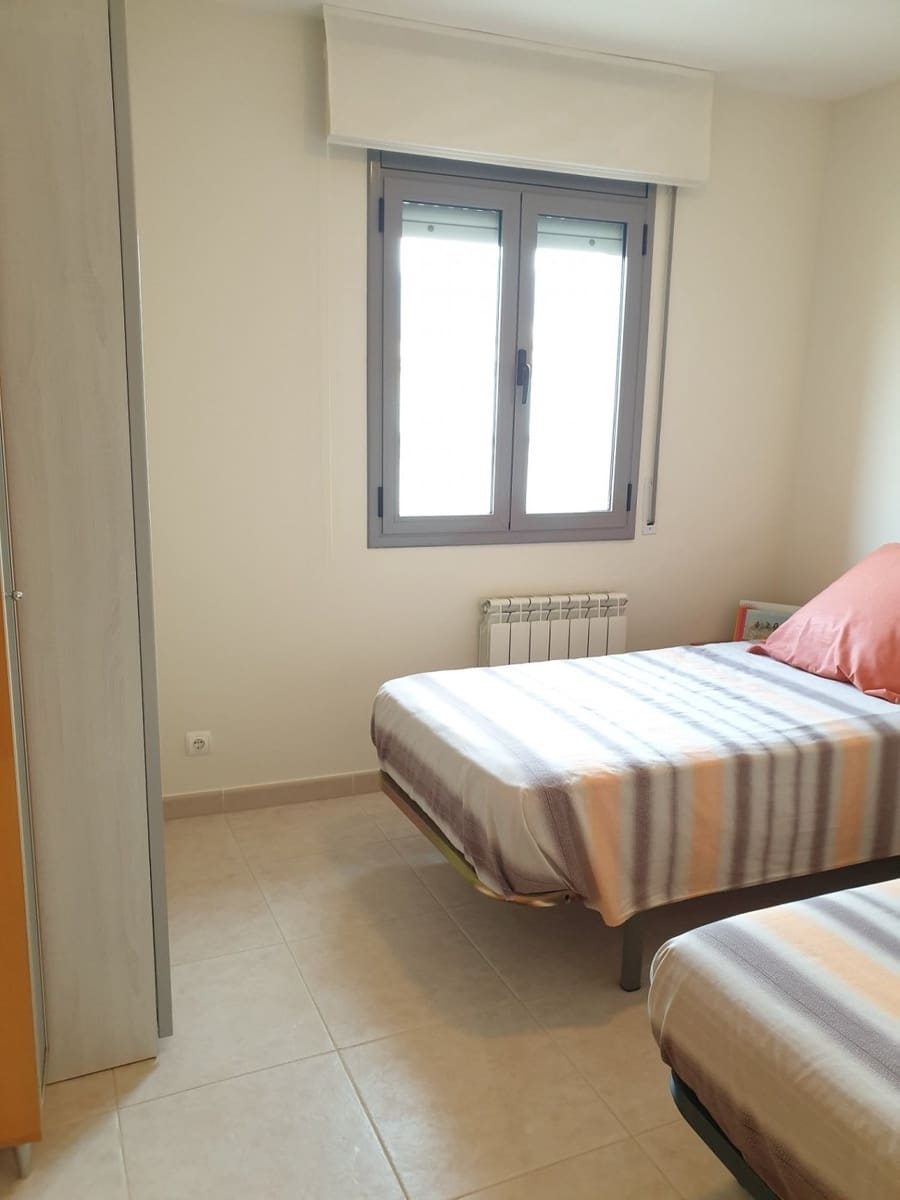 3 bedroom Apartment for rent in Roses with garage - € 870 (Ref: 6466829)