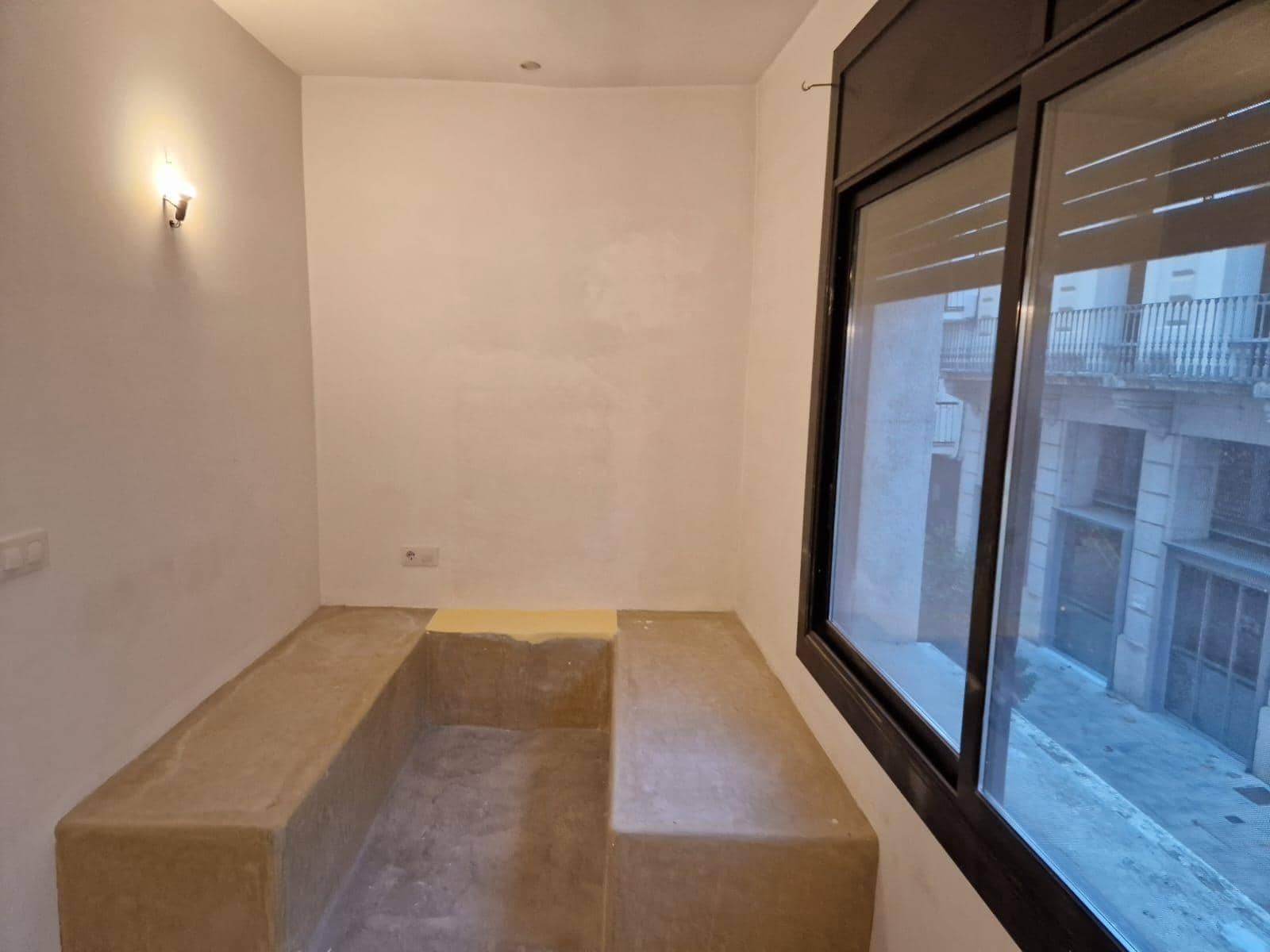 Office for rent in Roses - € 500 (Ref: 7350327)