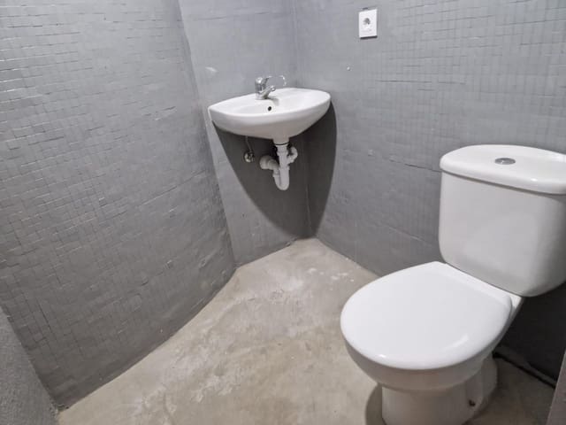 Bureau à louer à Roses - 500 € (Ref: 7350327)