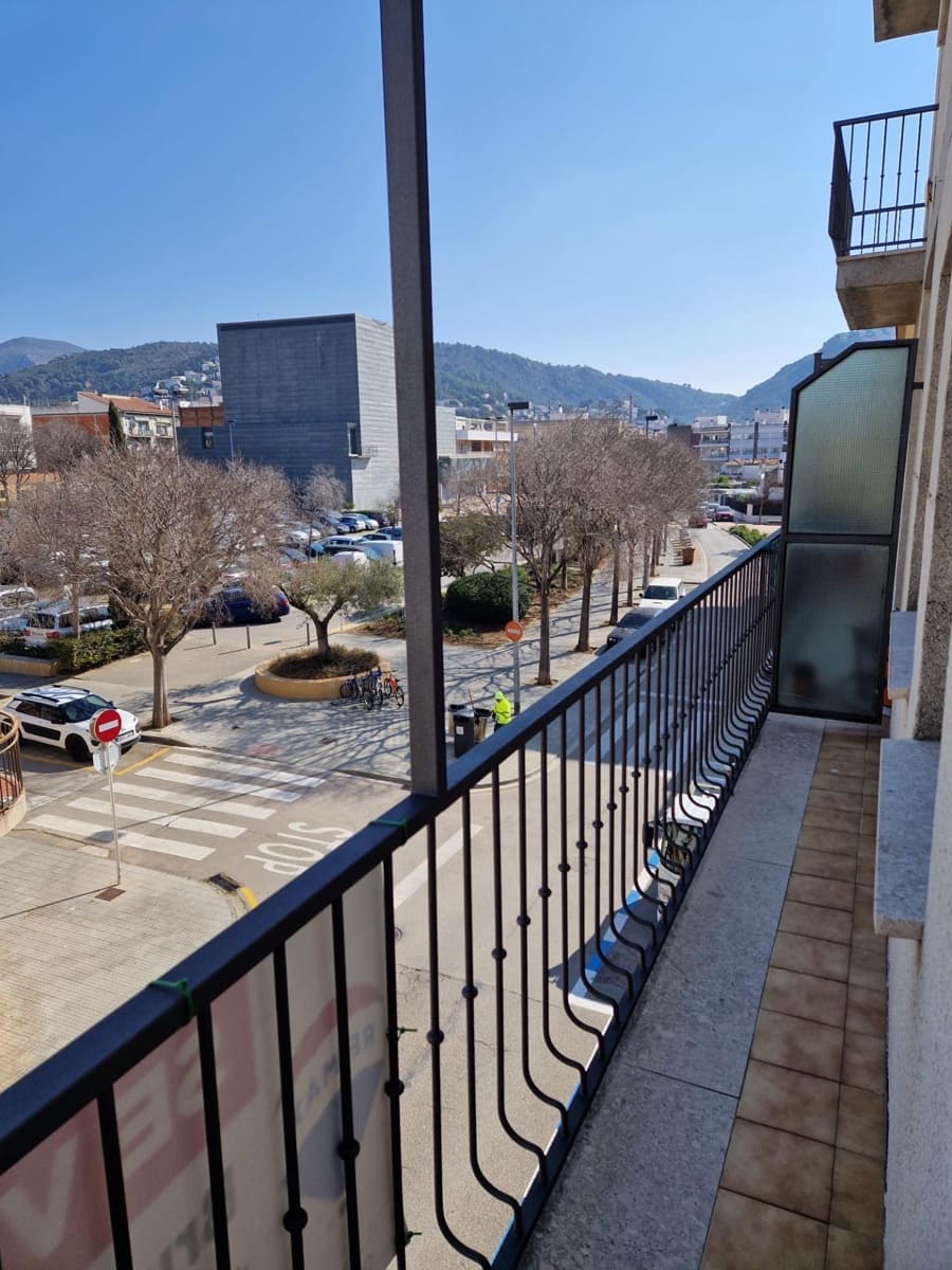 2 bedroom Apartment for sale in Roses - € 150,000 (Ref: 7508383)