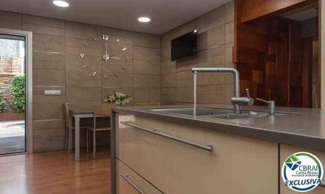 3 Zimmer Villa zu verkaufen in Roses mit Pool Garage - 675.000 € (Ref: 7521756)