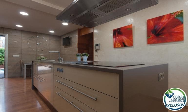 3 Zimmer Villa zu verkaufen in Roses mit Pool Garage - 675.000 € (Ref: 7521756)