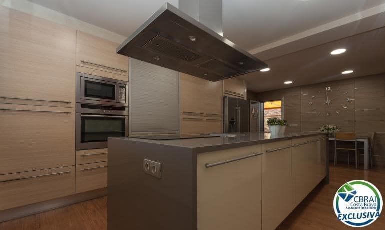 3 Zimmer Villa zu verkaufen in Roses mit Pool Garage - 675.000 € (Ref: 7521756)