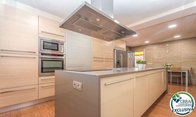 3 Zimmer Villa zu verkaufen in Roses mit Pool Garage - 675.000 € (Ref: 7521756)