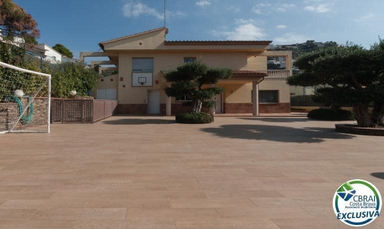 3 bedroom Villa for sale in Roses with pool garage - € 675,000 (Ref: 7521756)