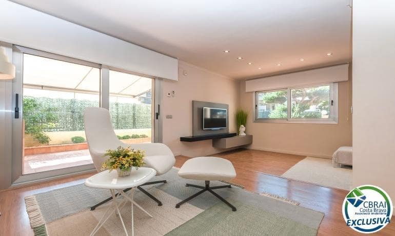 3 bedroom Villa for sale in Roses with pool garage - € 675,000 (Ref: 7521756)