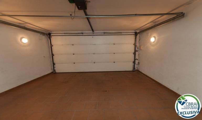 3 bedroom Villa for sale in Roses with pool garage - € 675,000 (Ref: 7521756)