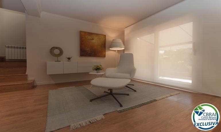 3 bedroom Villa for sale in Roses with pool garage - € 675,000 (Ref: 7521756)