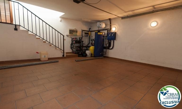 3 bedroom Villa for sale in Roses with pool garage - € 675,000 (Ref: 7521756)