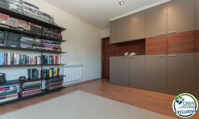 3 bedroom Villa for sale in Roses with pool garage - € 675,000 (Ref: 7521756)