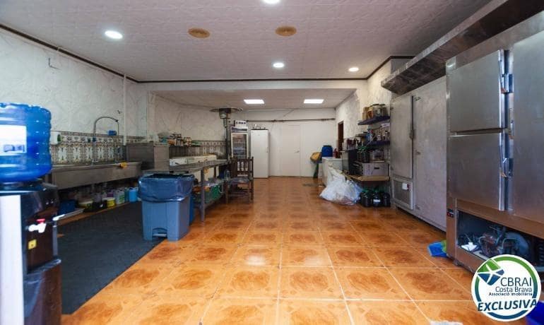 Gewerbe zu verkaufen in Roses - 746.000 € (Ref: 7569981)