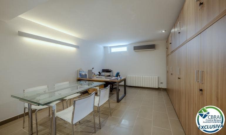 3 slaapkamer Villa te koop in Palau-saverdera met zwembad garage - € 1.180.000 (Ref: 7839763)