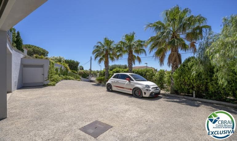 3 slaapkamer Villa te koop in Palau-saverdera met zwembad garage - € 1.180.000 (Ref: 7839763)