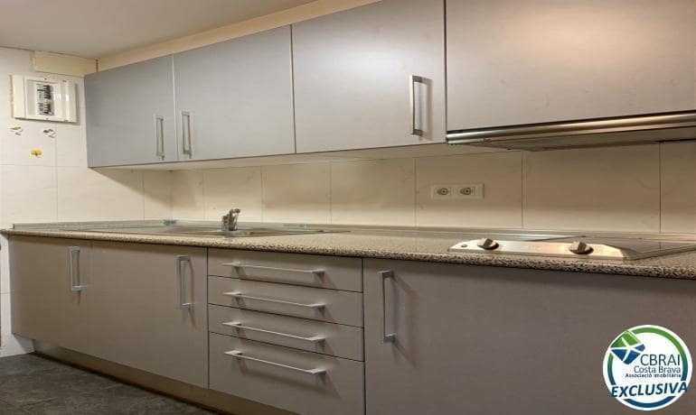 1 slaapkamer Appartement te koop in Roses met zwembad - € 160.000 (Ref: 7937225)